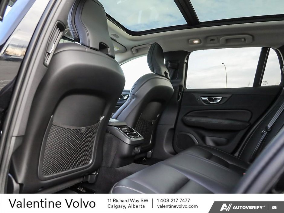 2025 Volvo V60 Cross Country Ultra-23