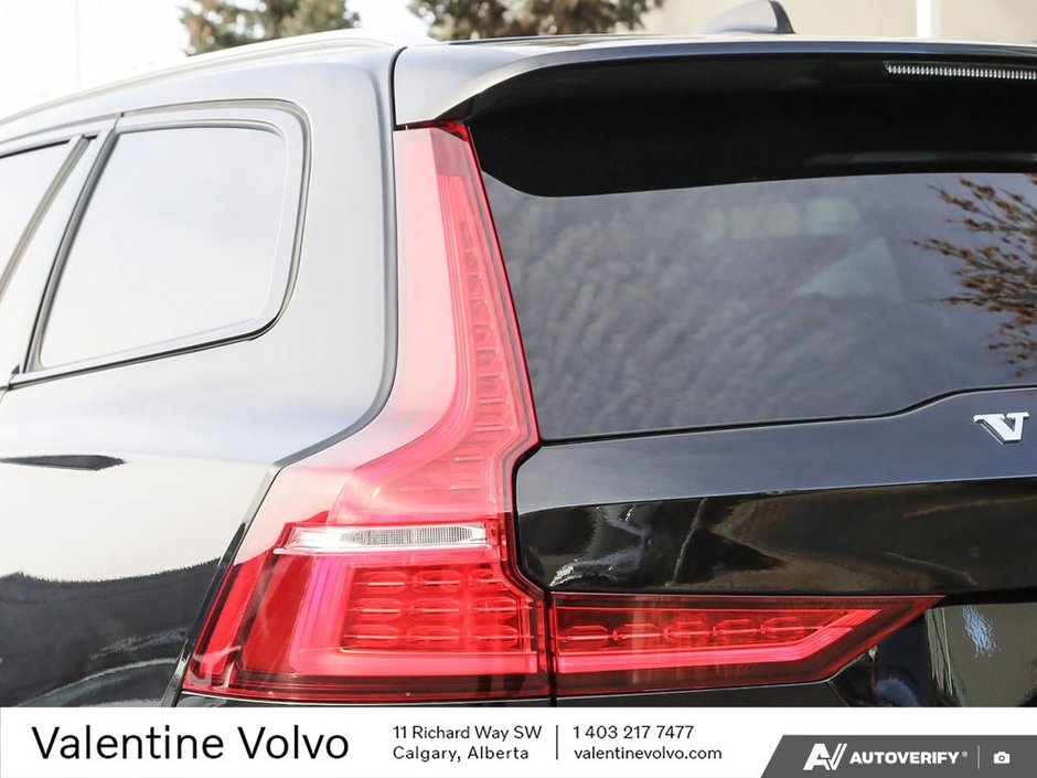 2025 Volvo V60 Cross Country Ultra-11