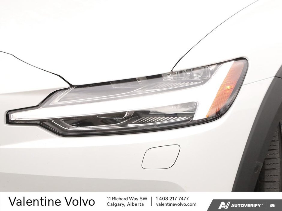2025 Volvo V60 Cross Country Ultra-9
