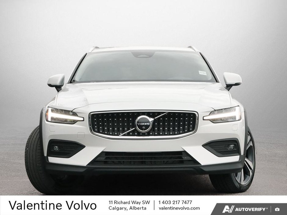 2025 Volvo V60 Cross Country Ultra-1