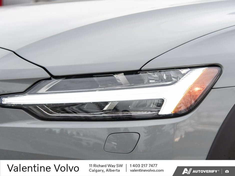 2025 Volvo V60 Cross Country Core-9