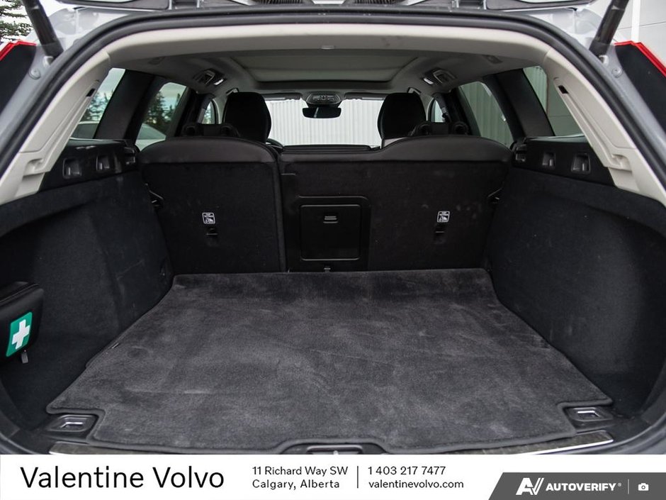 2025 Volvo V60 Cross Country Core-10