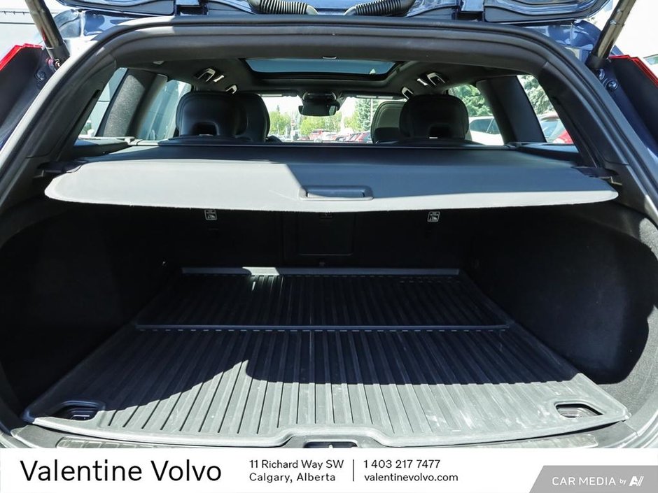 2022 Volvo V60 R-Design-10