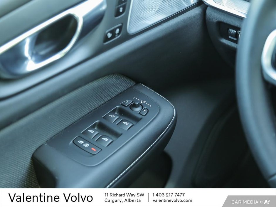 2022 Volvo V60 R-Design-16