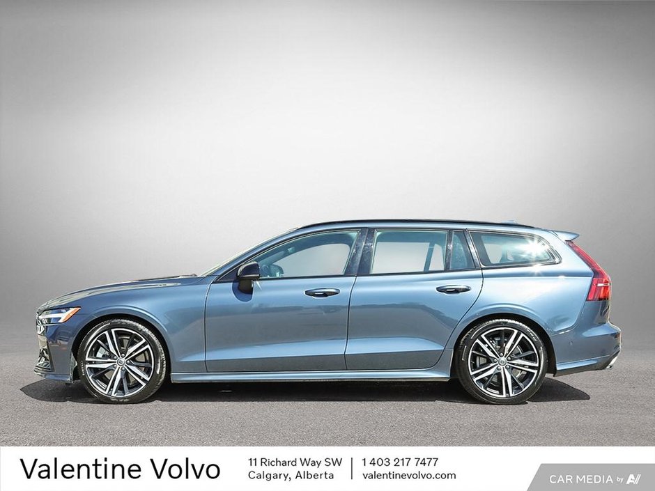 2022 Volvo V60 R-Design-2