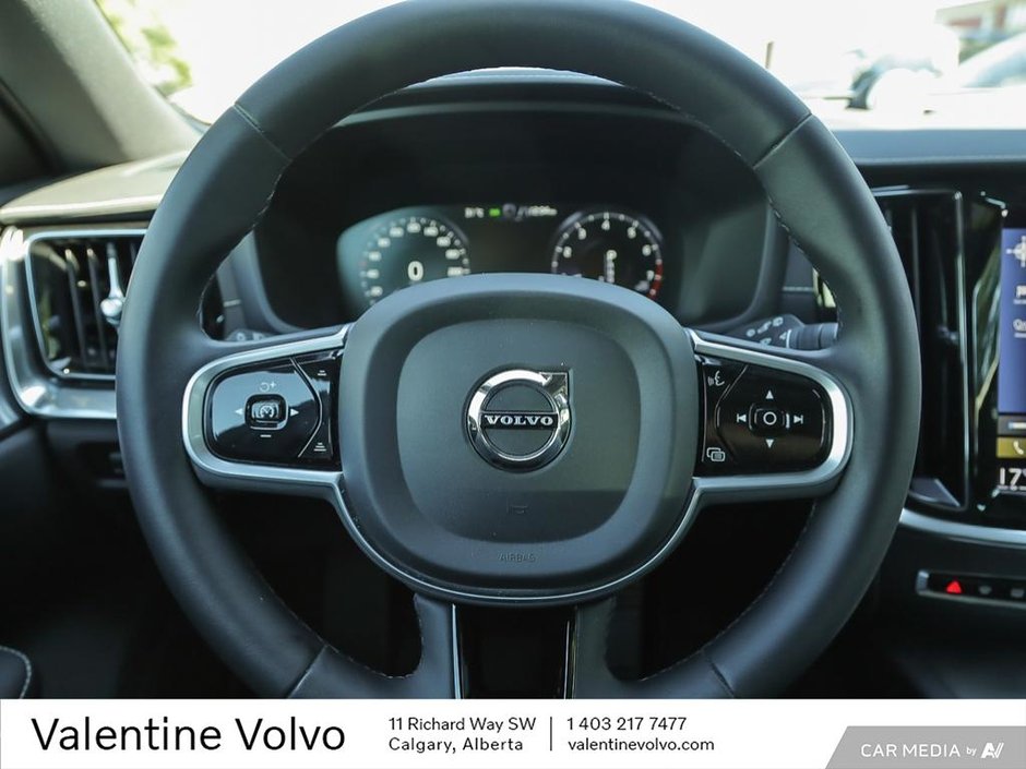 2022 Volvo V60 R-Design-13