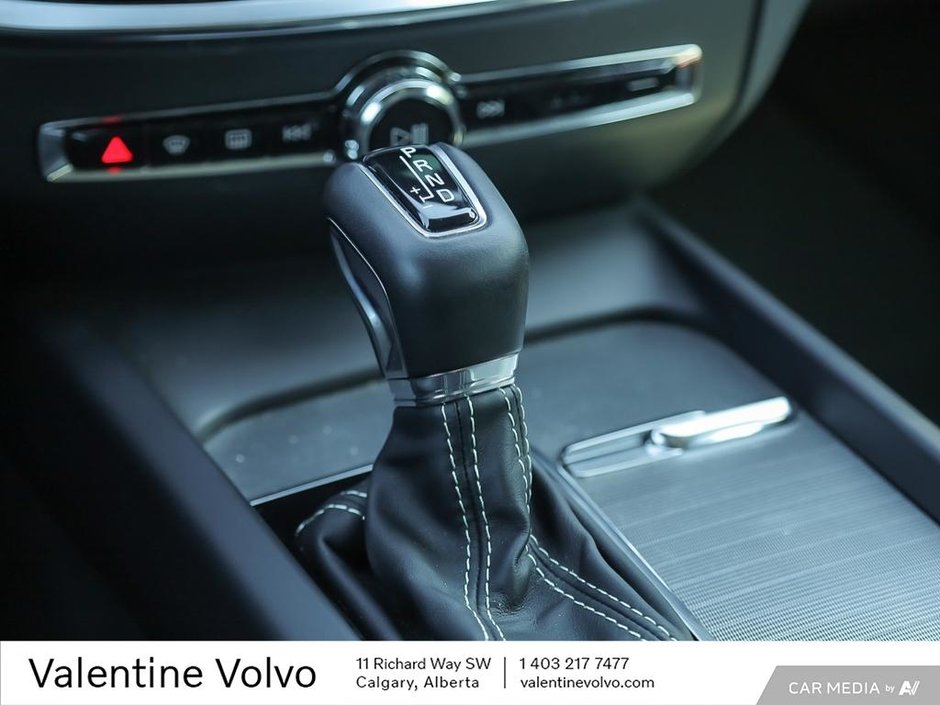 2022 Volvo V60 R-Design-18