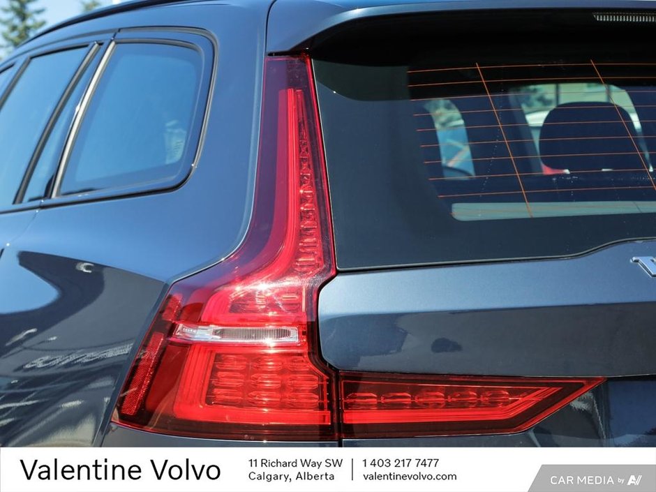 2022 Volvo V60 R-Design-11