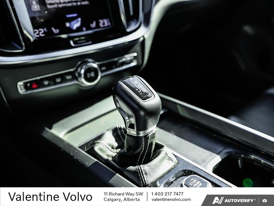 2022 Volvo V60 R-Design-17