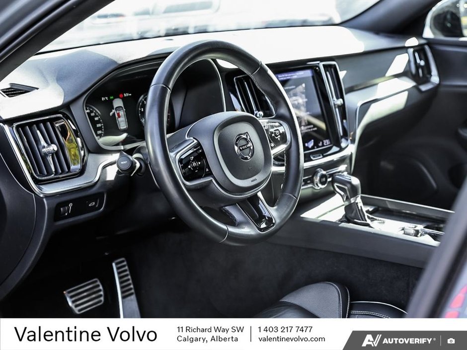2022 Volvo V60 R-Design-11