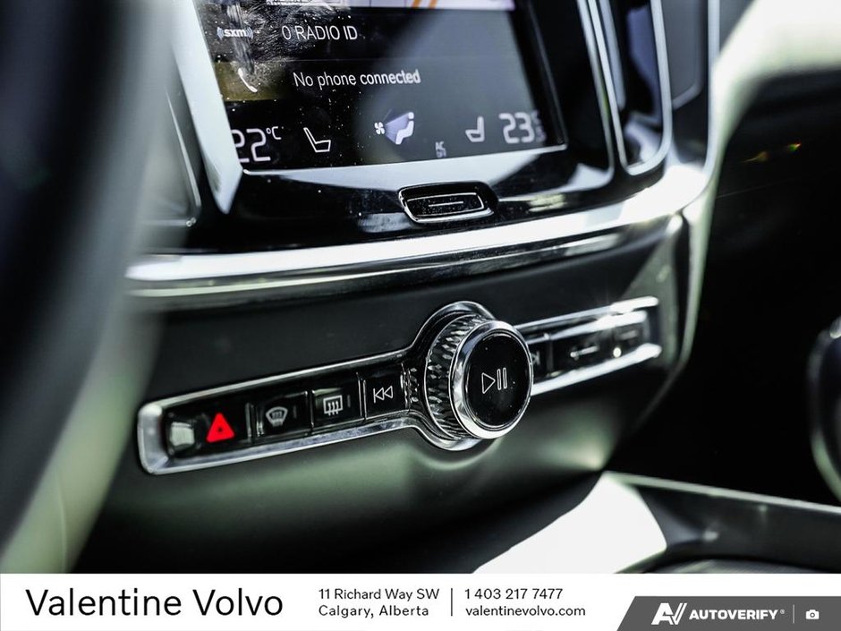 2022 Volvo V60 R-Design-18