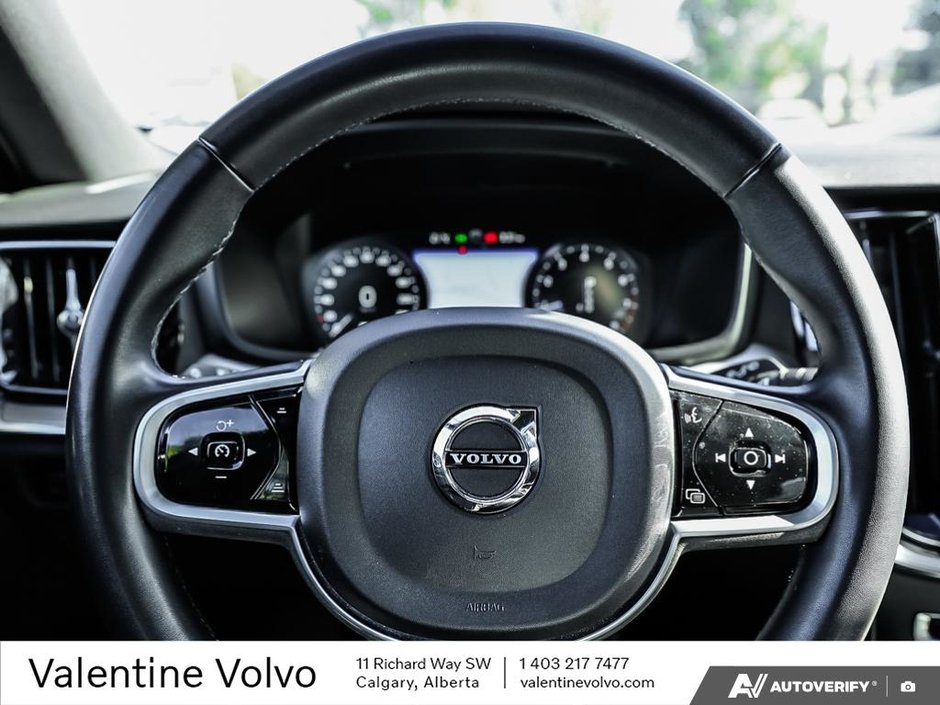2022 Volvo V60 R-Design-12