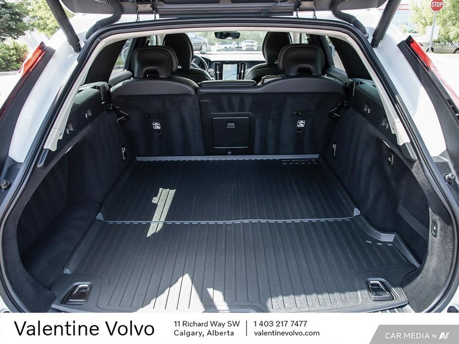 2022 Volvo V90 Cross Country B6 AWD-10