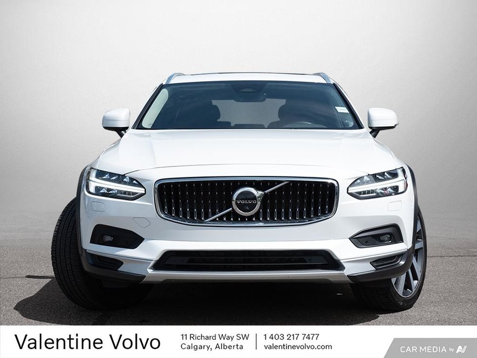 2022 Volvo V90 Cross Country B6 AWD-1
