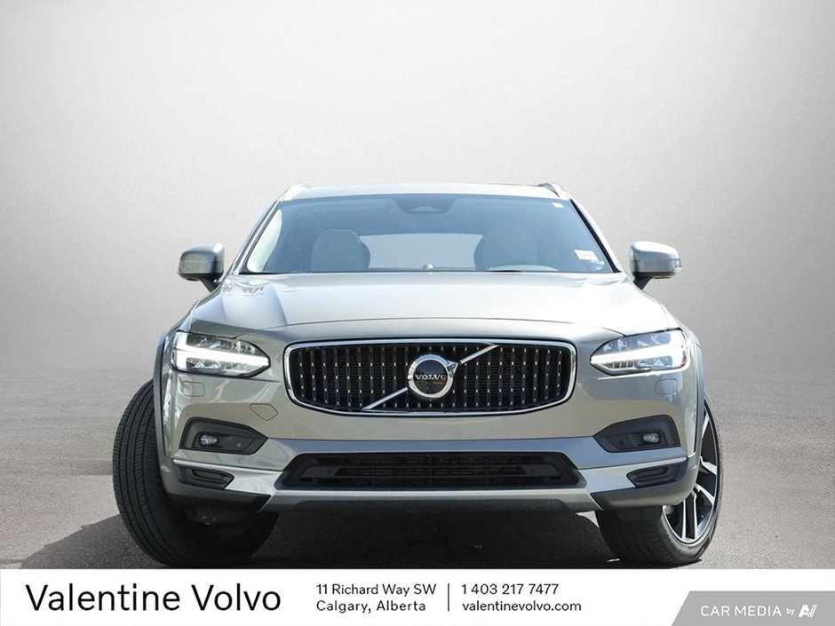 2022 Volvo V90 Cross Country B6 AWD-1