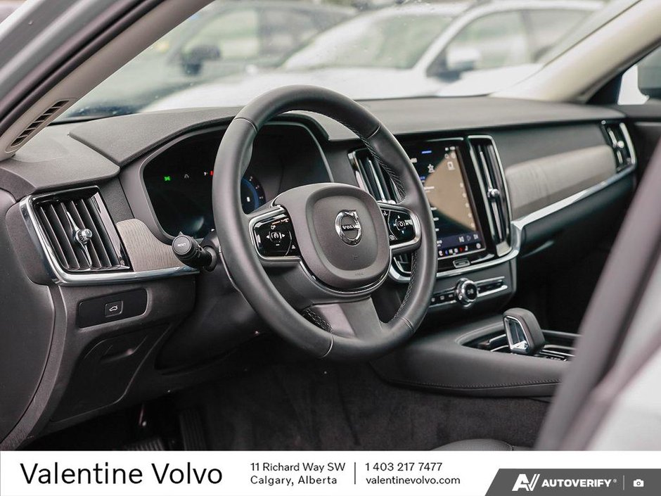 2025 Volvo V90 Cross Country Plus-12