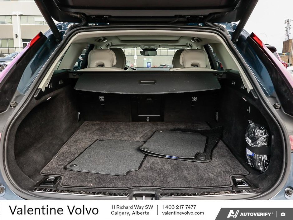 2025 Volvo V90 Cross Country Plus-10