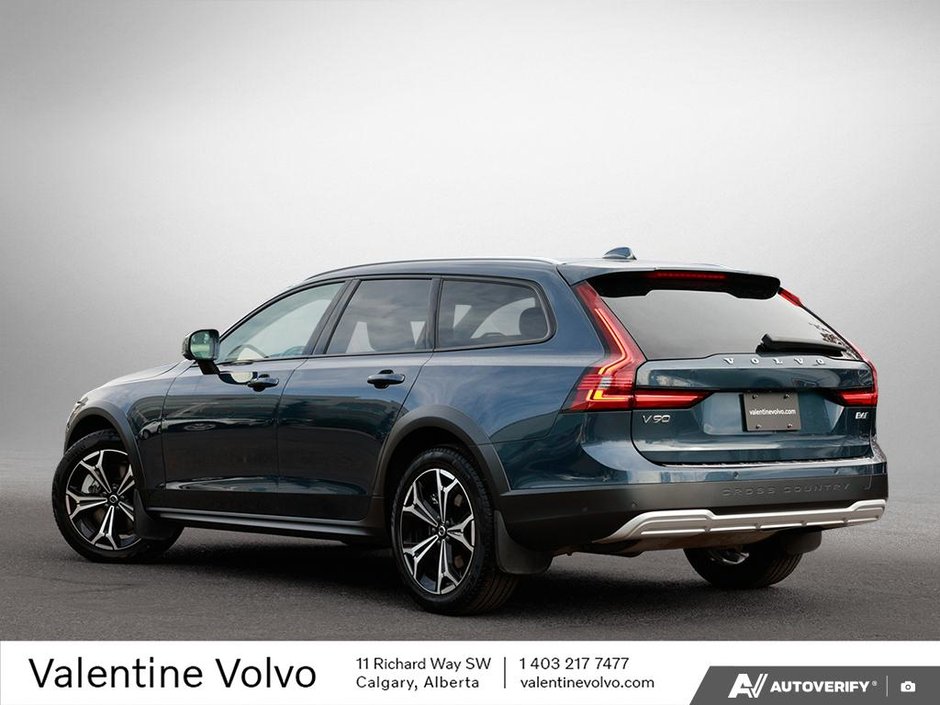 2025 Volvo V90 Cross Country Plus-3