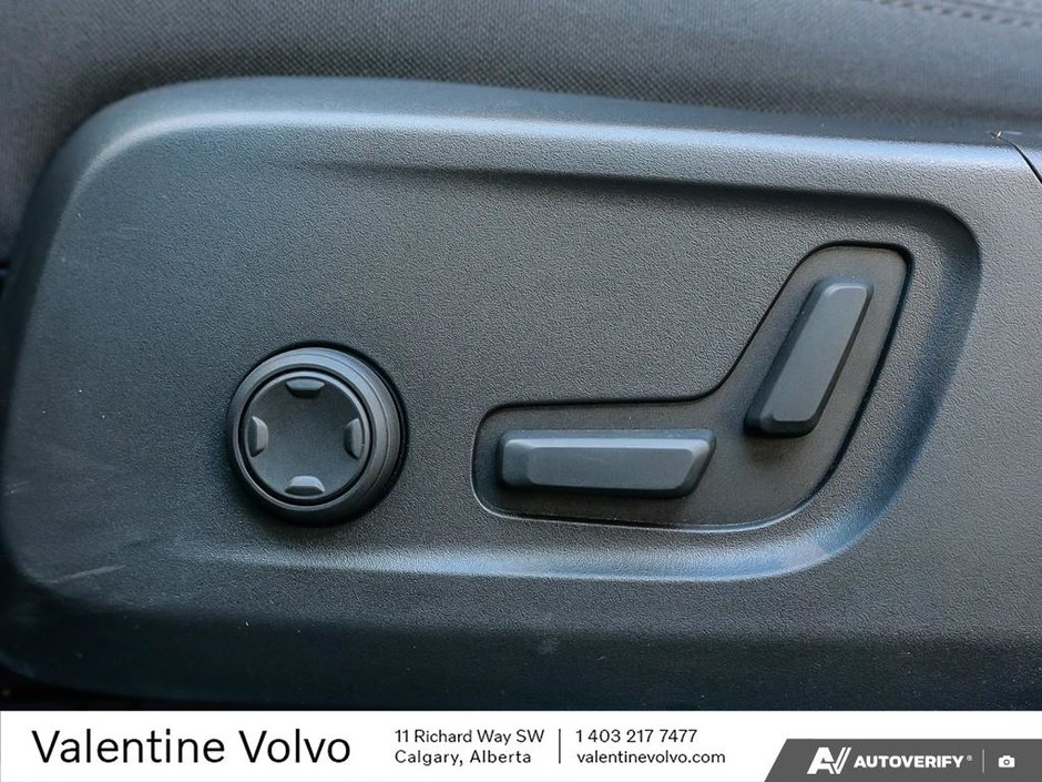 2024 Volvo XC40 Recharge Pure Electric Core-24