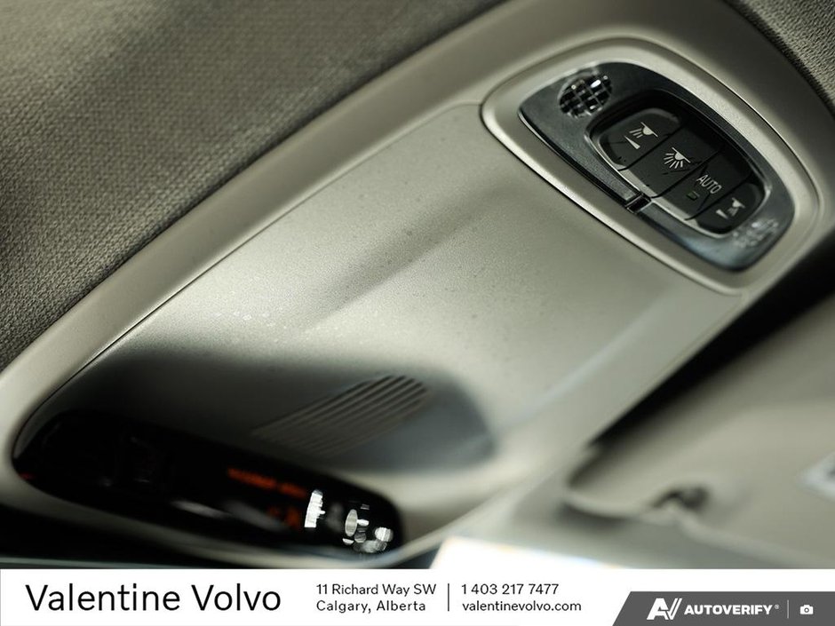 2021 Volvo XC40 Momentum-21