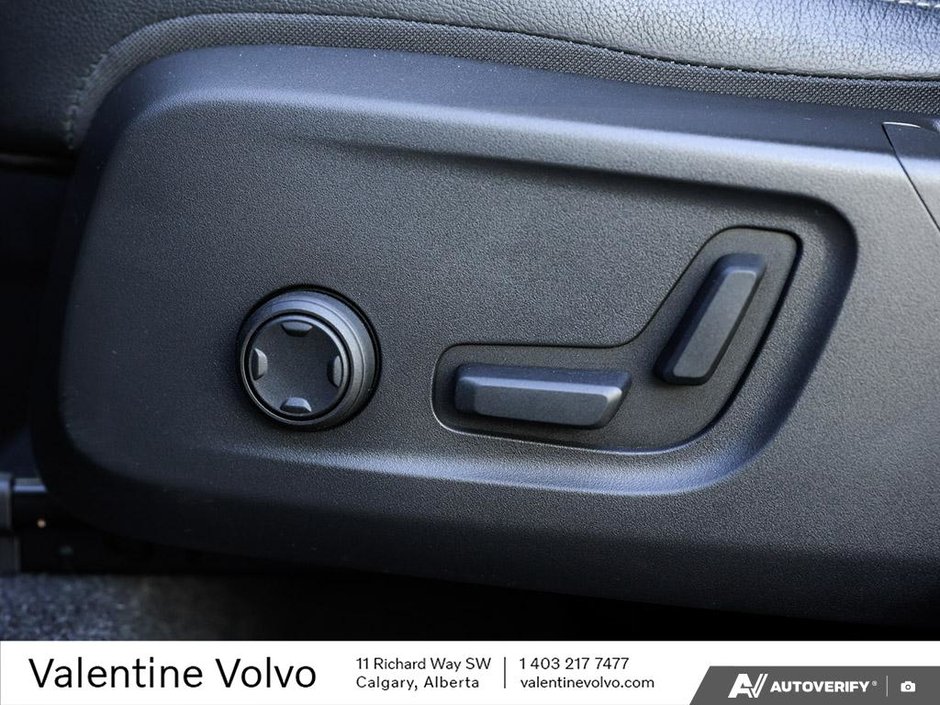 2021 Volvo XC40 Momentum-25