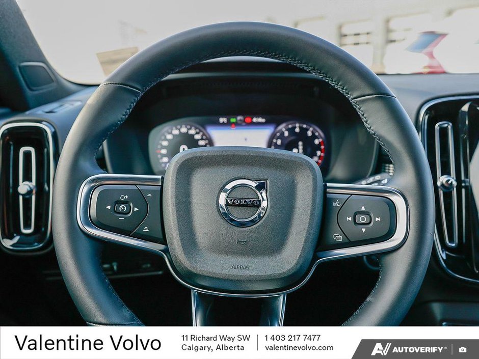 2022 Volvo XC40 R-Design-13