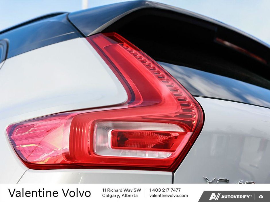 2022 Volvo XC40 R-Design-11