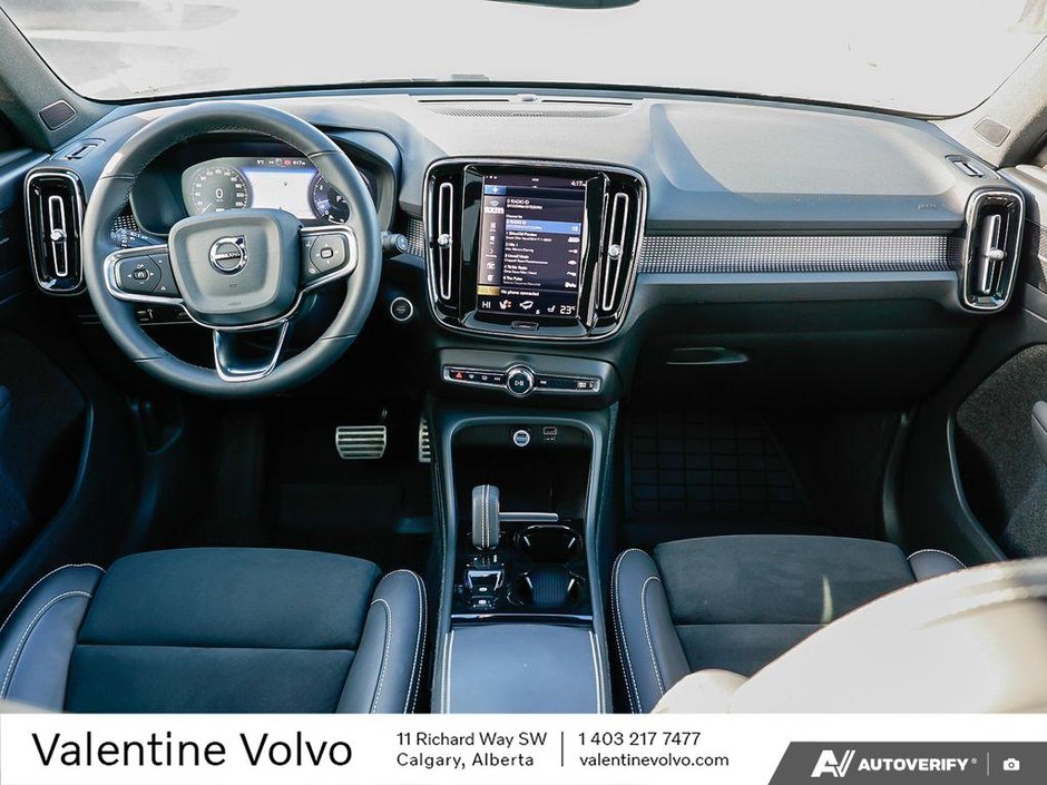 2022 Volvo XC40 R-Design-25