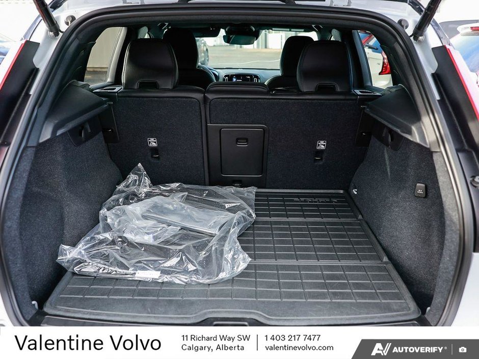 2022 Volvo XC40 R-Design-10