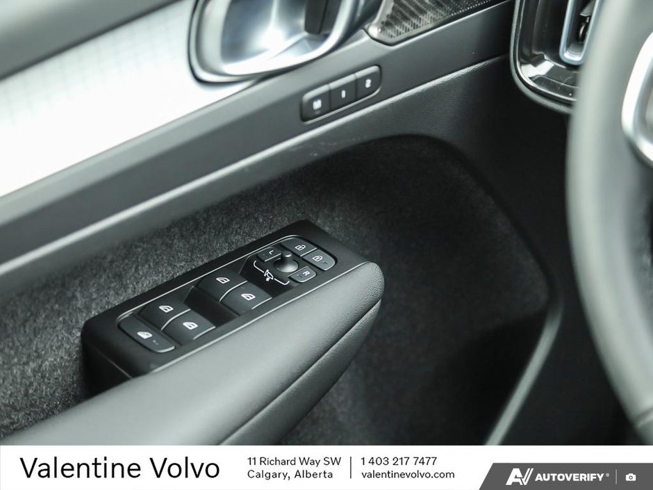 2022 Volvo XC40 Momentum-16