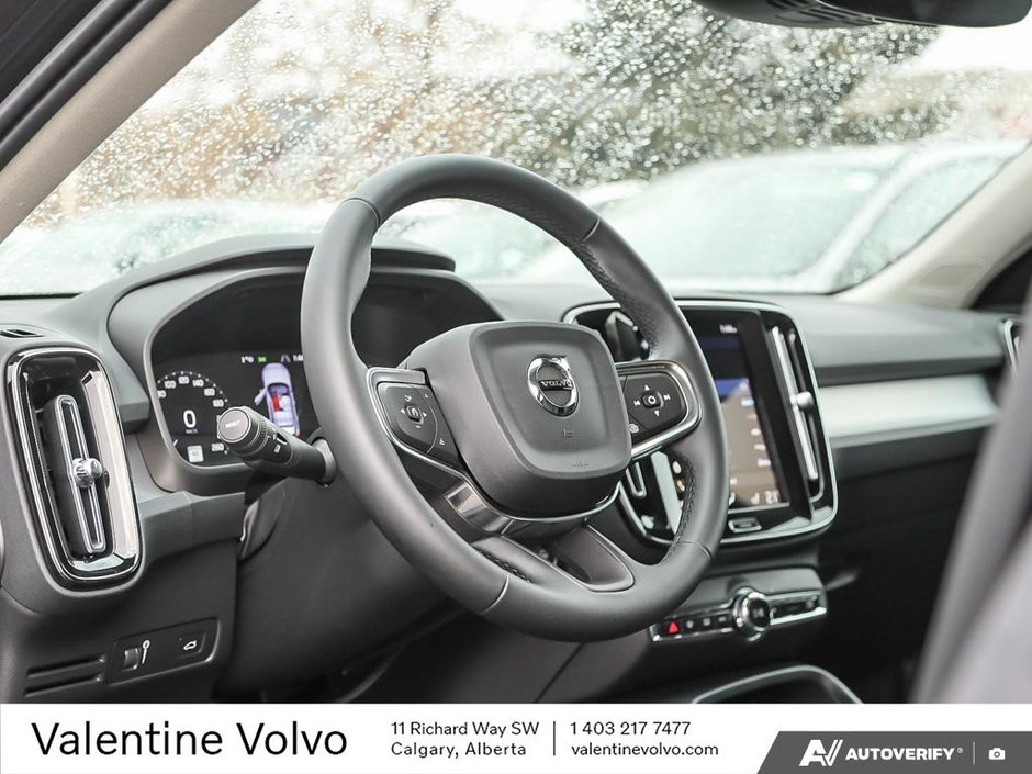 2022 Volvo XC40 Momentum-12