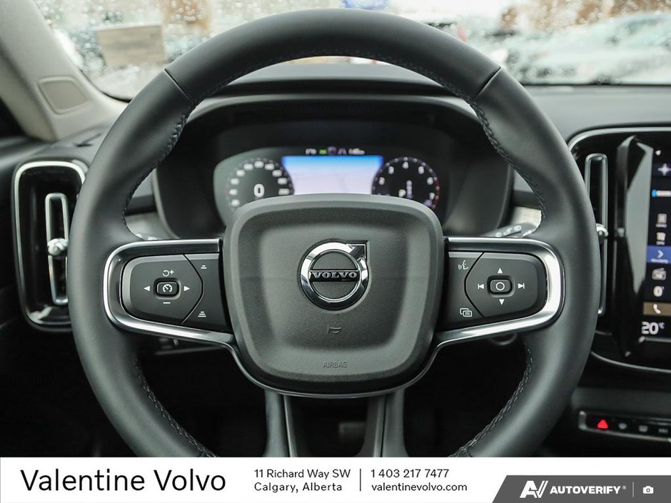 2022 Volvo XC40 Momentum-13