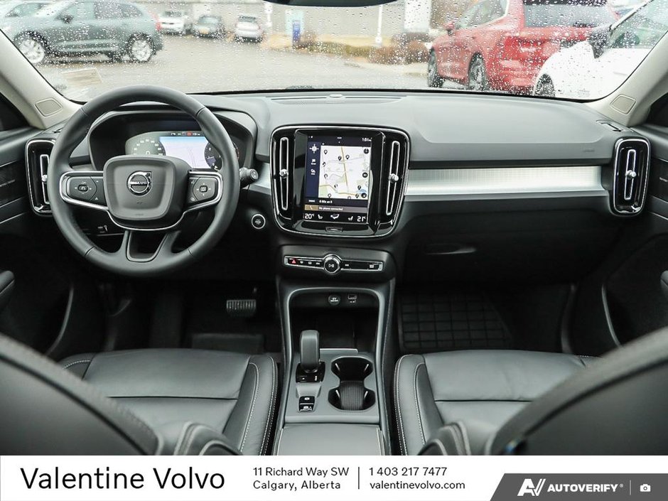 2022 Volvo XC40 Momentum-24