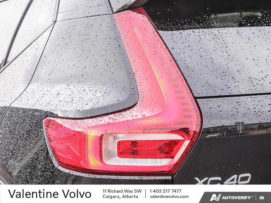 2022 Volvo XC40 Momentum-11