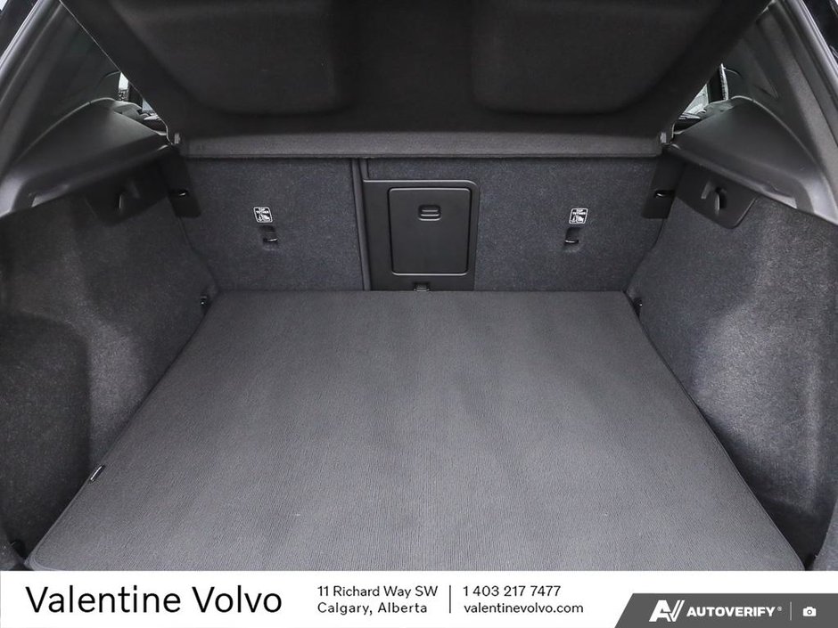 2022 Volvo XC40 Momentum-10