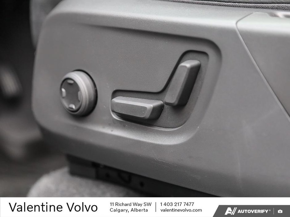 2022 Volvo XC40 Momentum-28