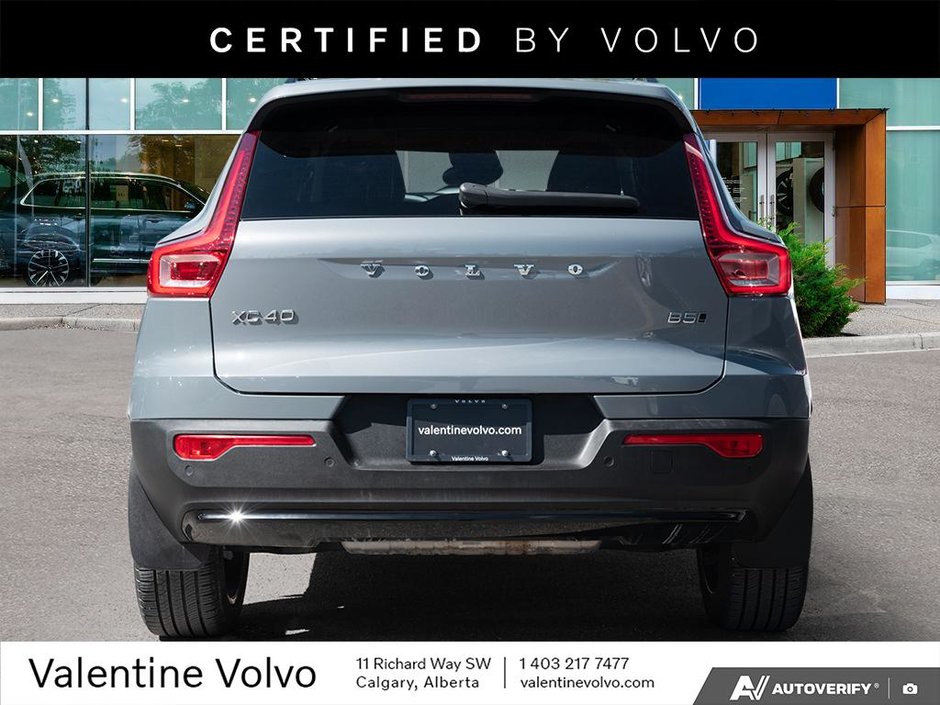 2023 Volvo XC40 Ultimate Dark Theme-4