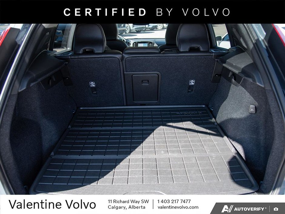 2023 Volvo XC40 Ultimate Dark Theme-10
