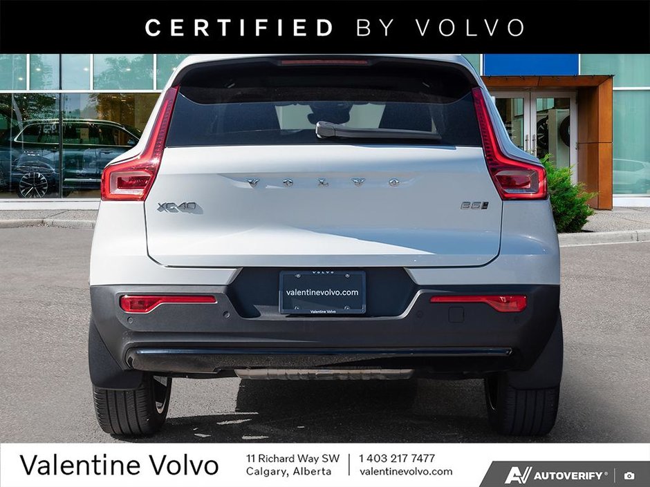 2023 Volvo XC40 Ultimate Dark Theme-4