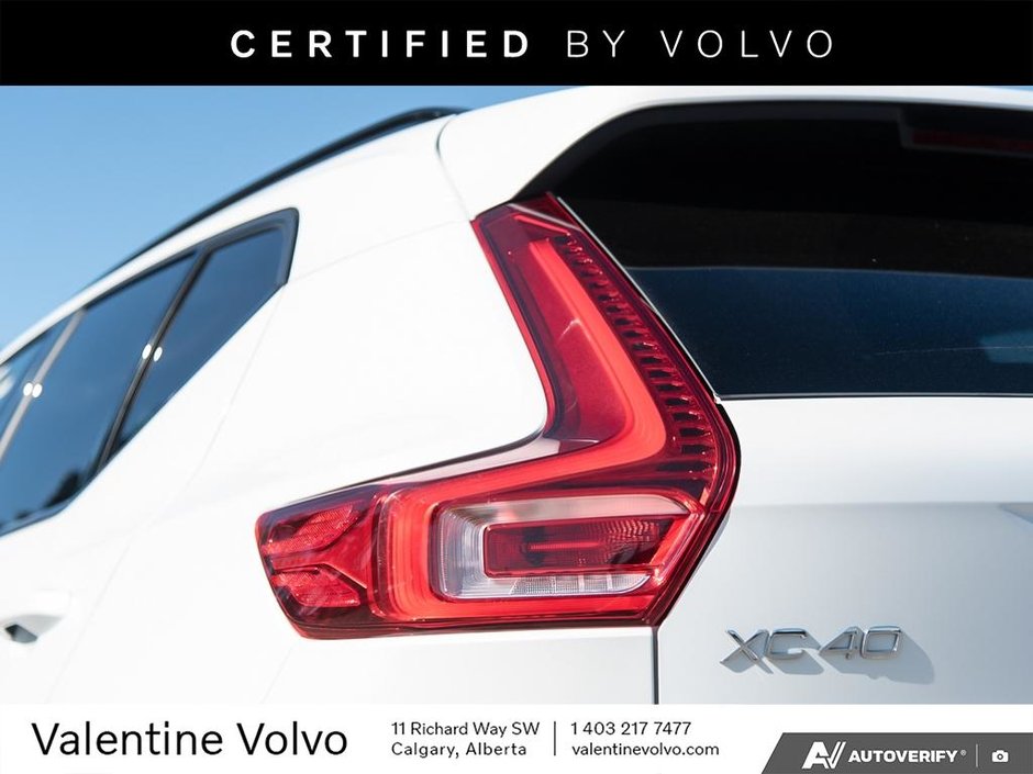 2023 Volvo XC40 Ultimate Dark Theme-11