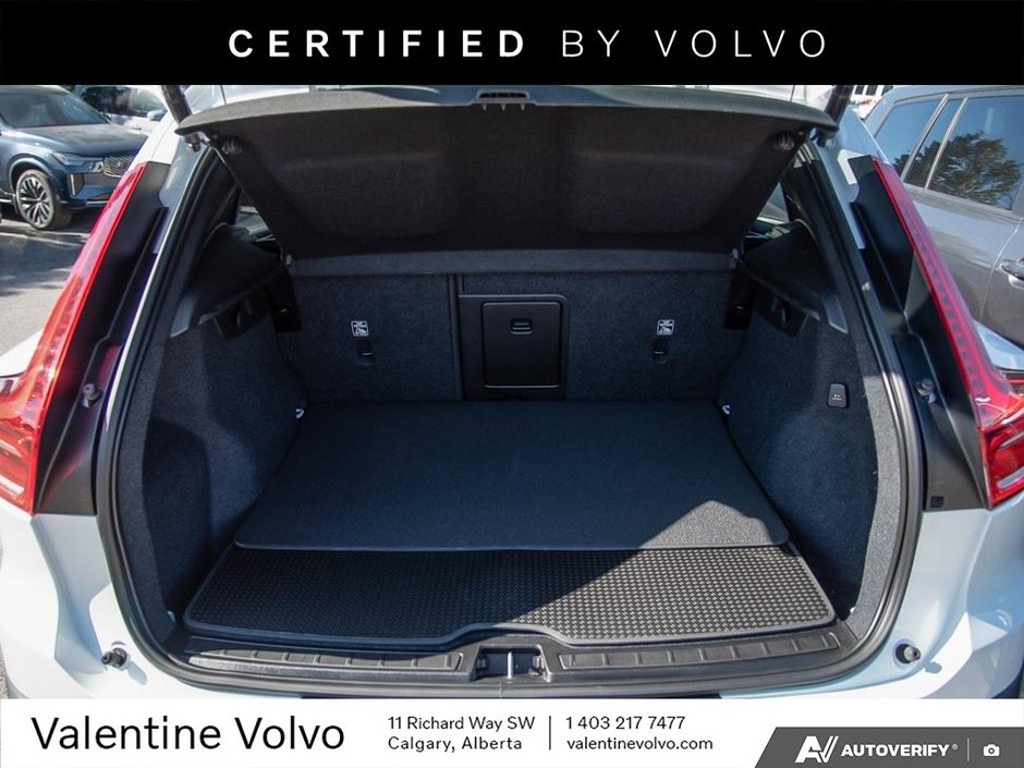 2023 Volvo XC40 Ultimate Dark Theme-10