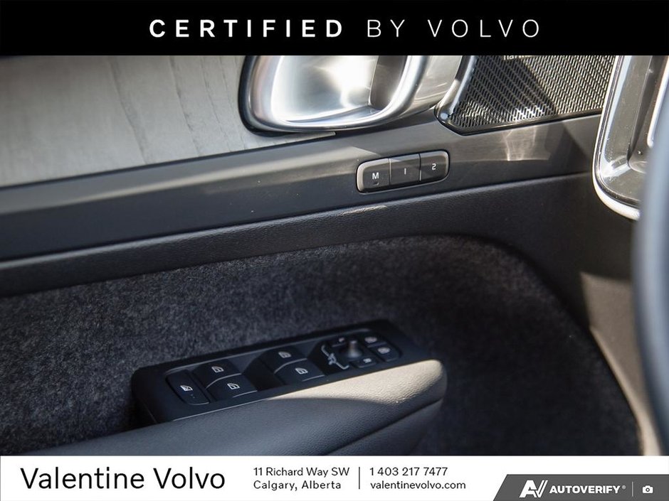 2023 Volvo XC40 Ultimate Dark Theme-16