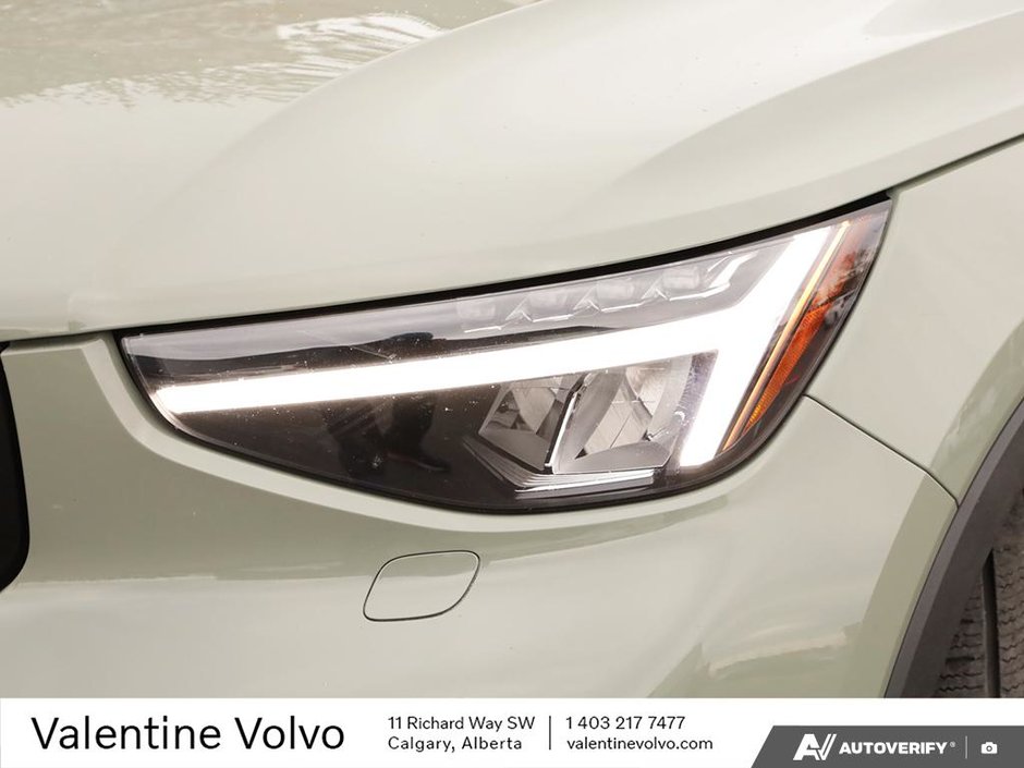 2024 Volvo XC40 Plus Dark Theme-9