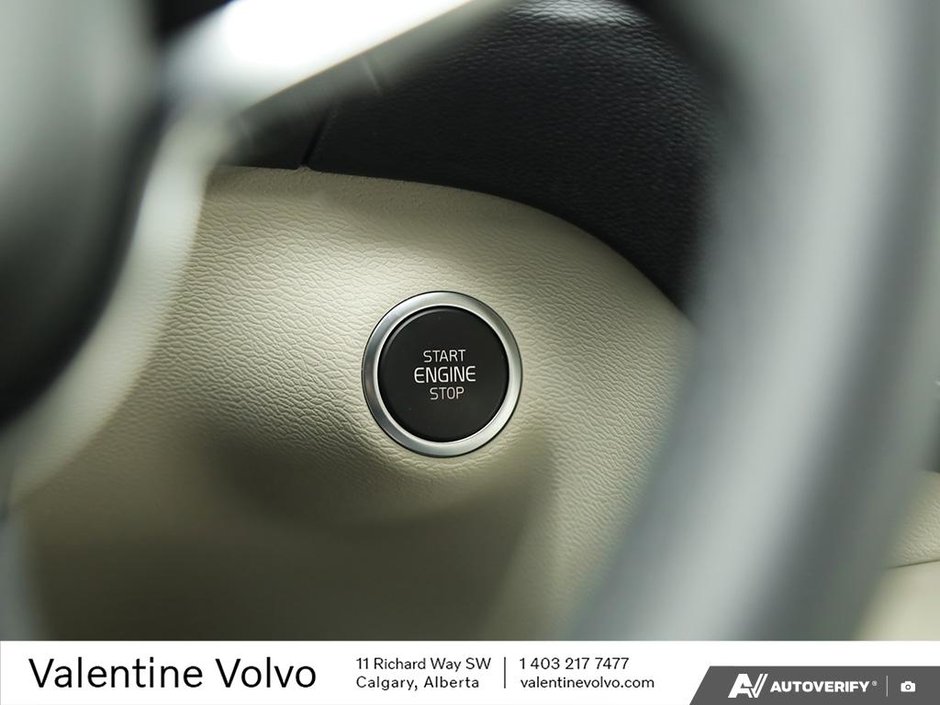 2024 Volvo XC40 Plus Dark Theme-27