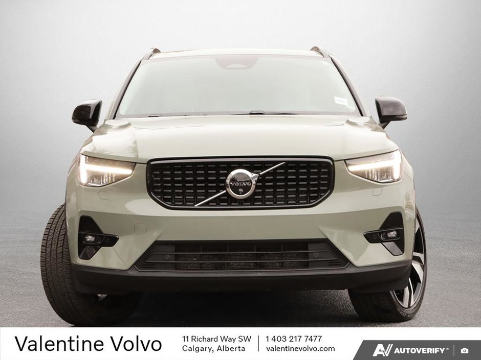 2024 Volvo XC40 Plus Dark Theme-1