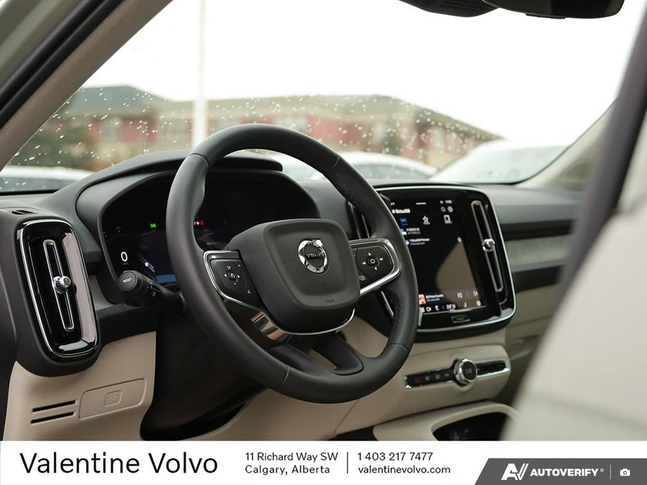 2024 Volvo XC40 Plus Dark Theme-12