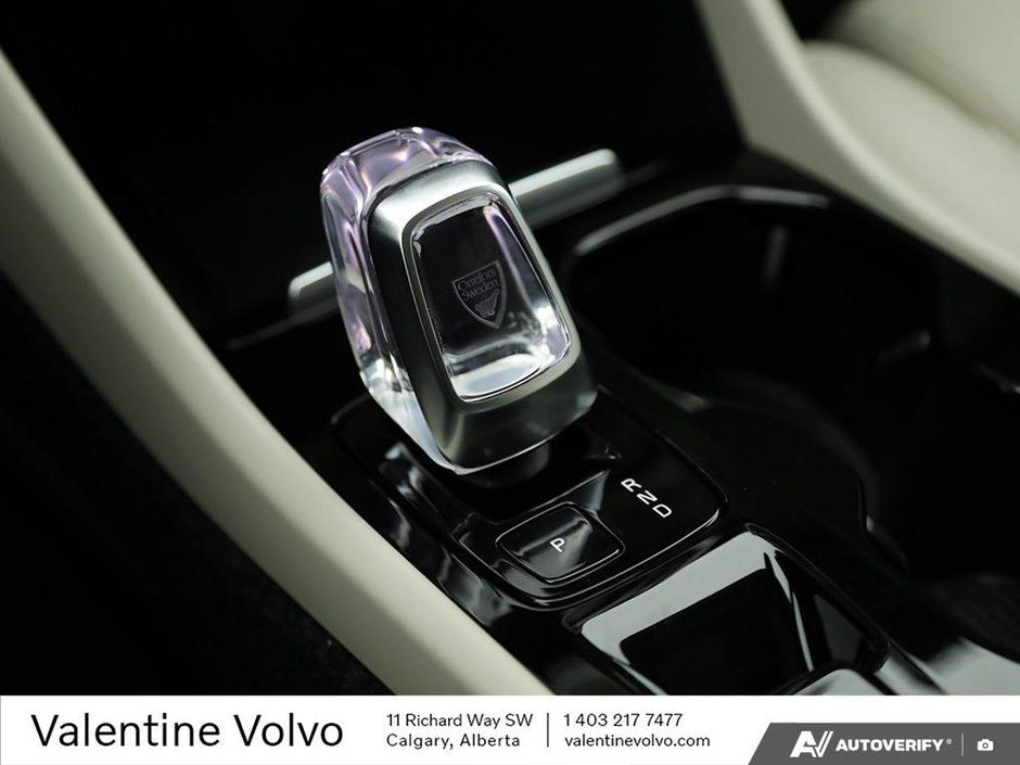 2024 Volvo XC40 Plus Dark Theme-18