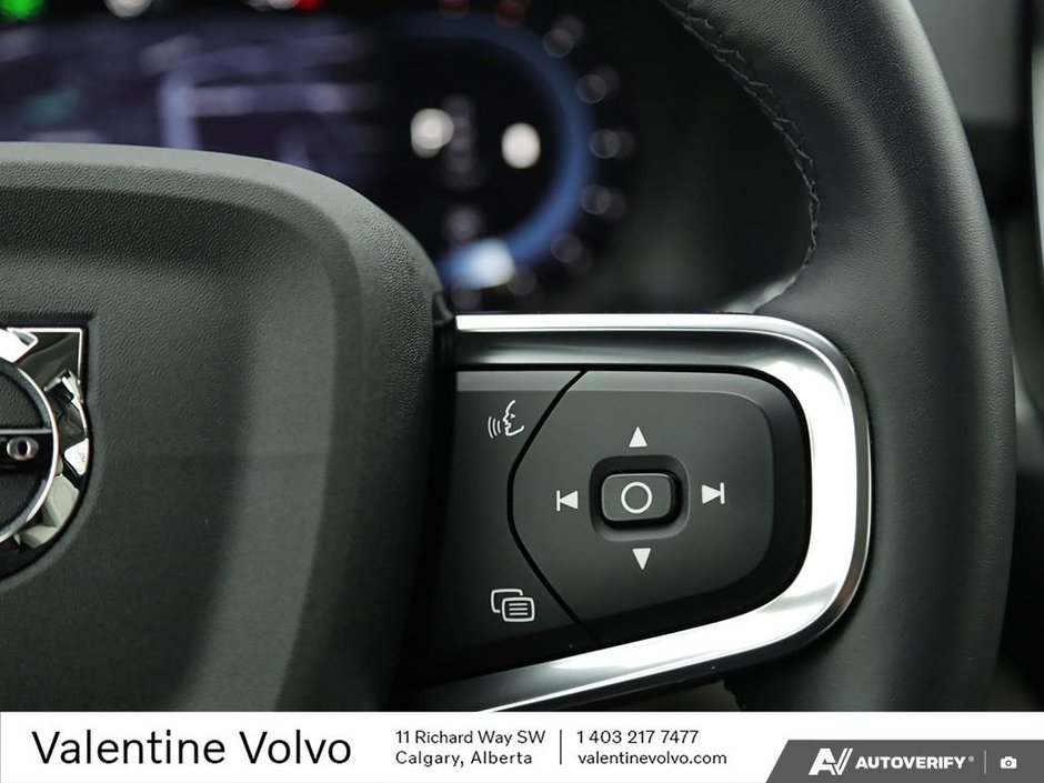 2024 Volvo XC40 Plus Dark Theme-17