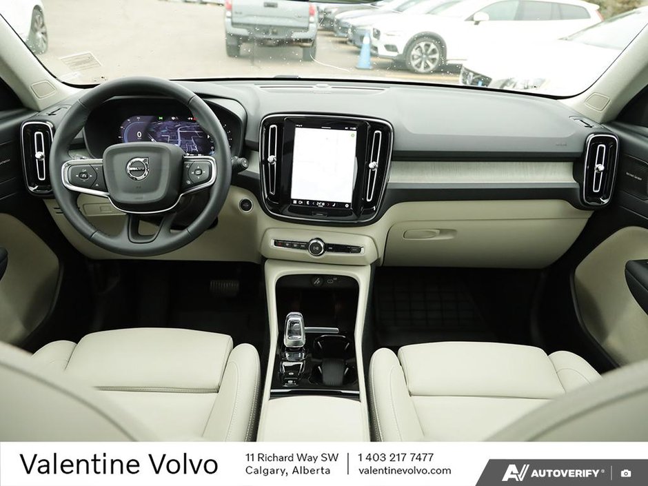 2024 Volvo XC40 Plus Dark Theme-24