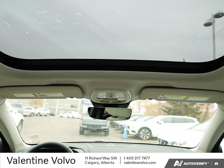 2024 Volvo XC40 Plus Dark Theme-25